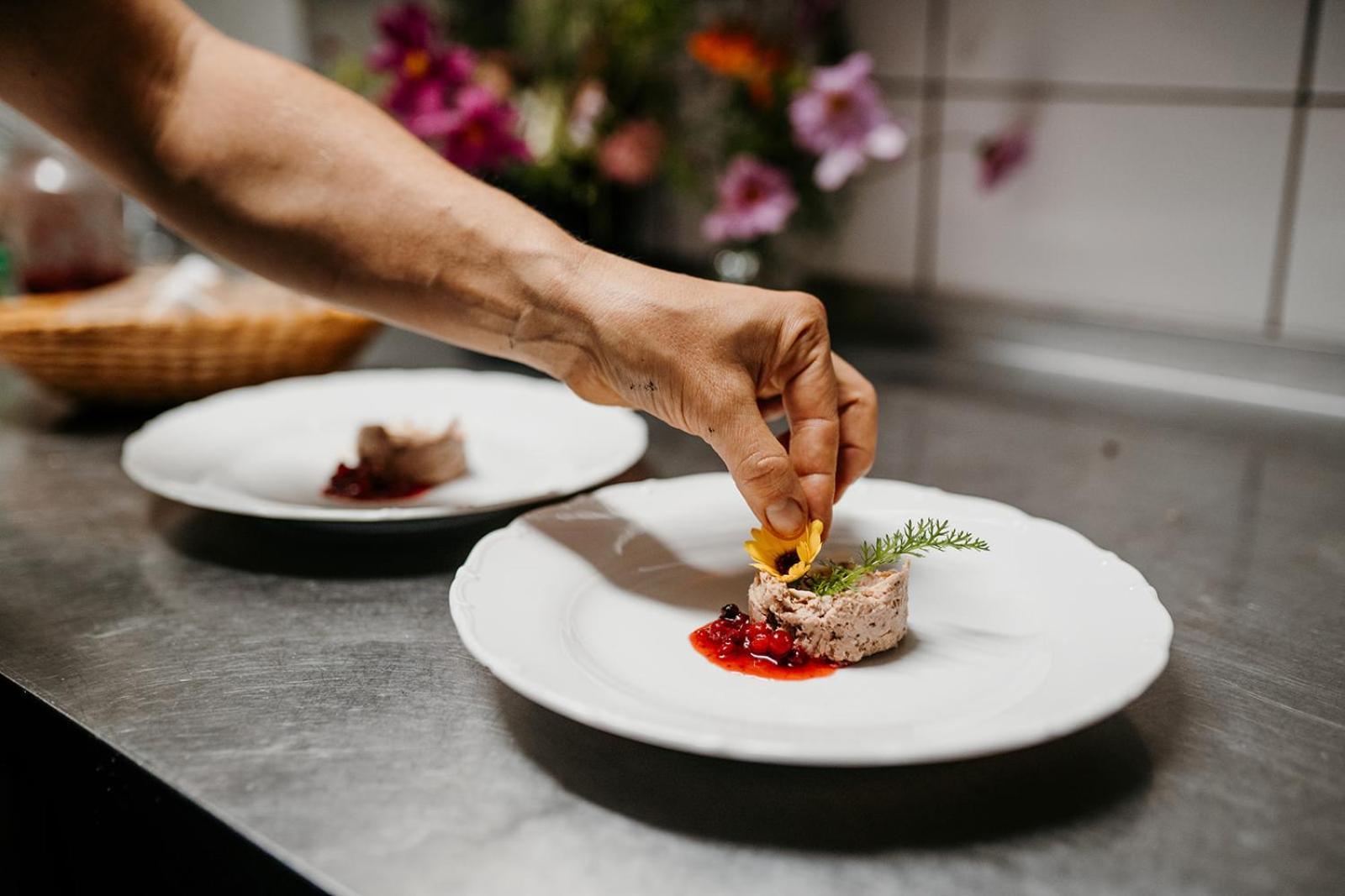 Hotel Restaurant A Penzion Na Cechach Korouhev Zewnętrze zdjęcie